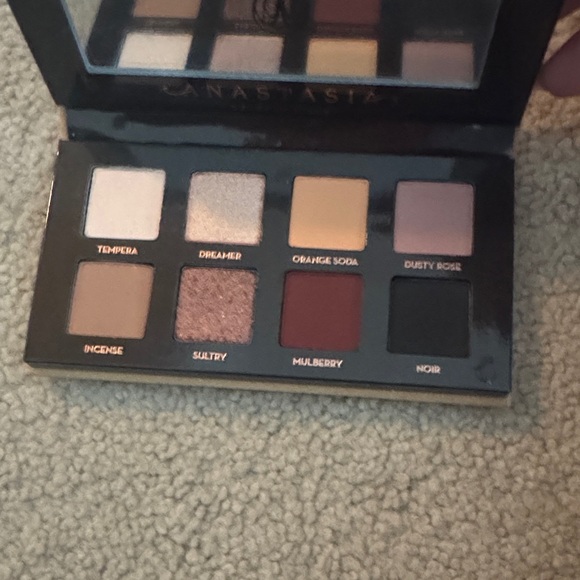 Anastasia Beverly Hills Soft Glam II Palette in Tan - Picture 3 of 3